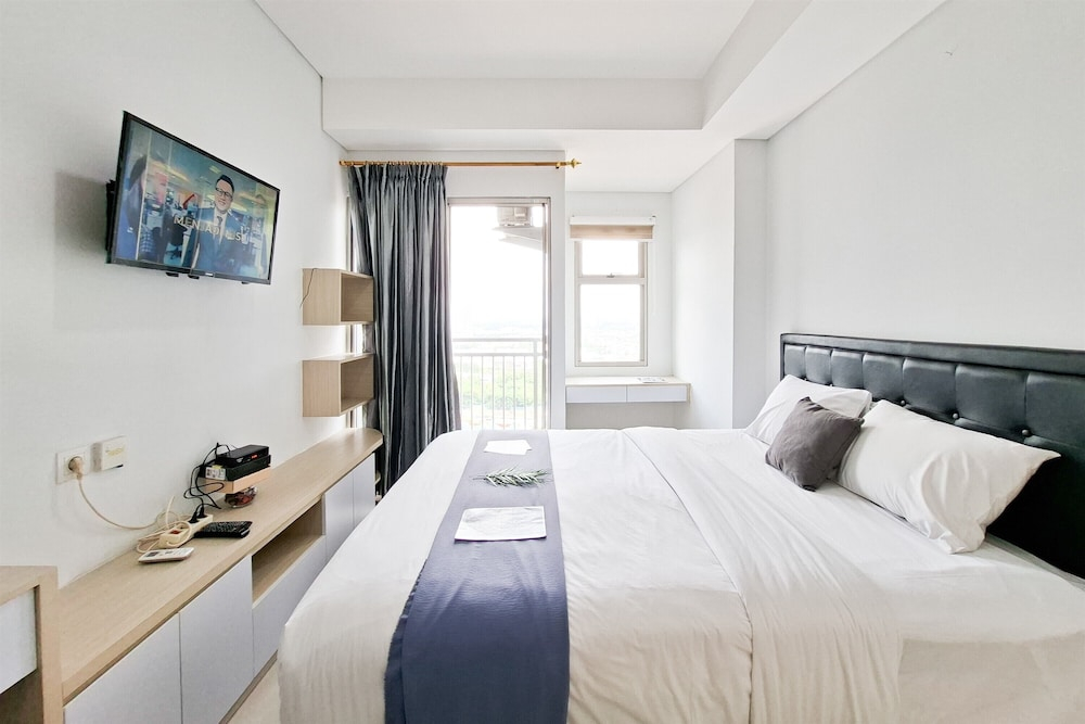 Wonderful Living Studio At Apartment Springwood Residence Tangerang