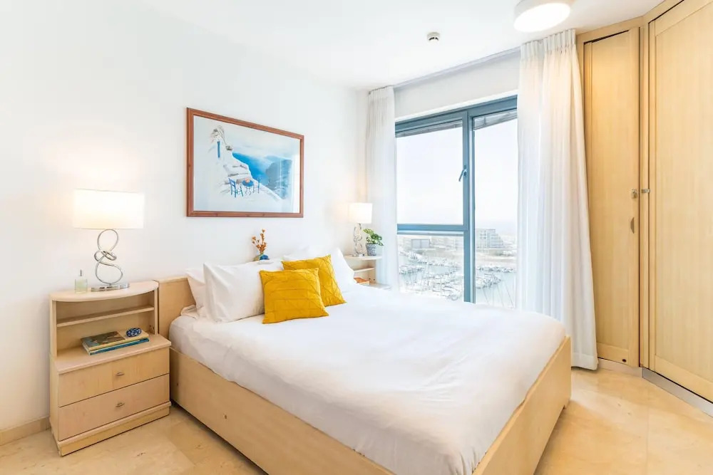 DeluxeApartment with Views of the Marina