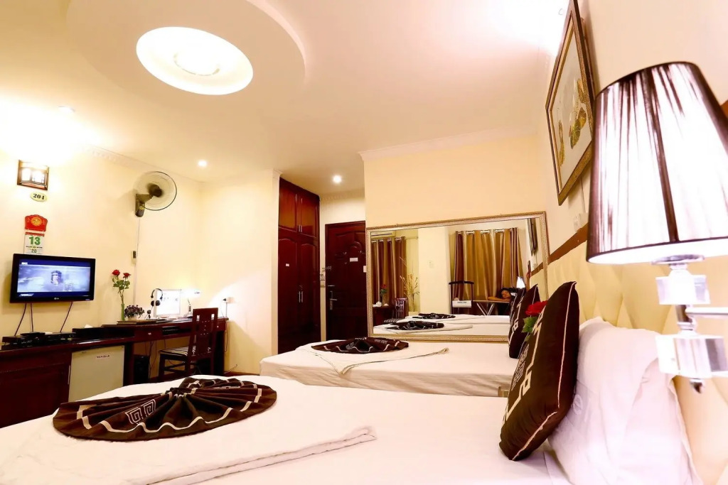 Hotel - Lương Ngọc Quyến