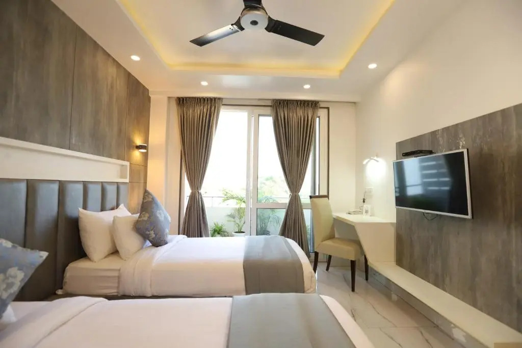 Hotel Keshav Residency - Medicity Gurugram, near Medanta Hospital, Pure Vegetarian