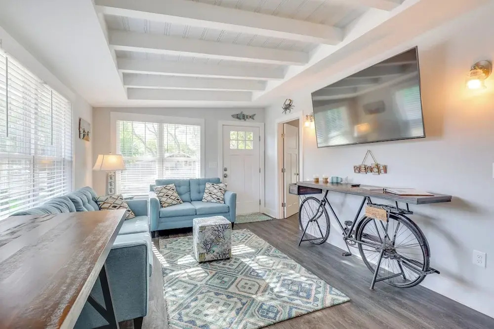 Modern Oak Island Escape: 1 Mile to Long Beach!