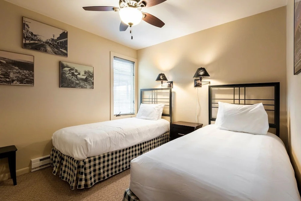 Snow Flower 122 2 Bedroom Condo by RedAwning