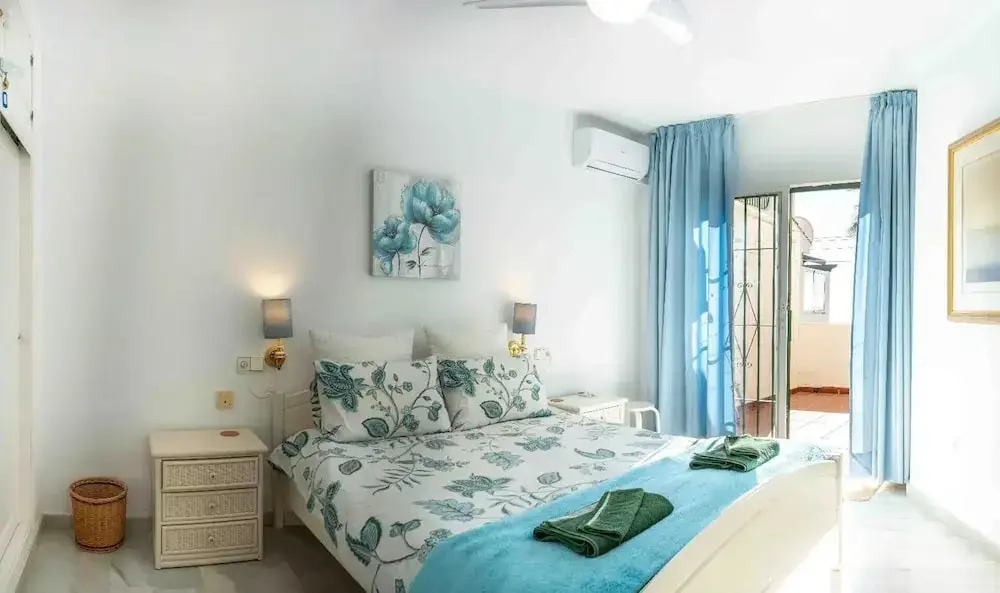 Lovely 2-bed Calahonda Apartment sea & Golf Views