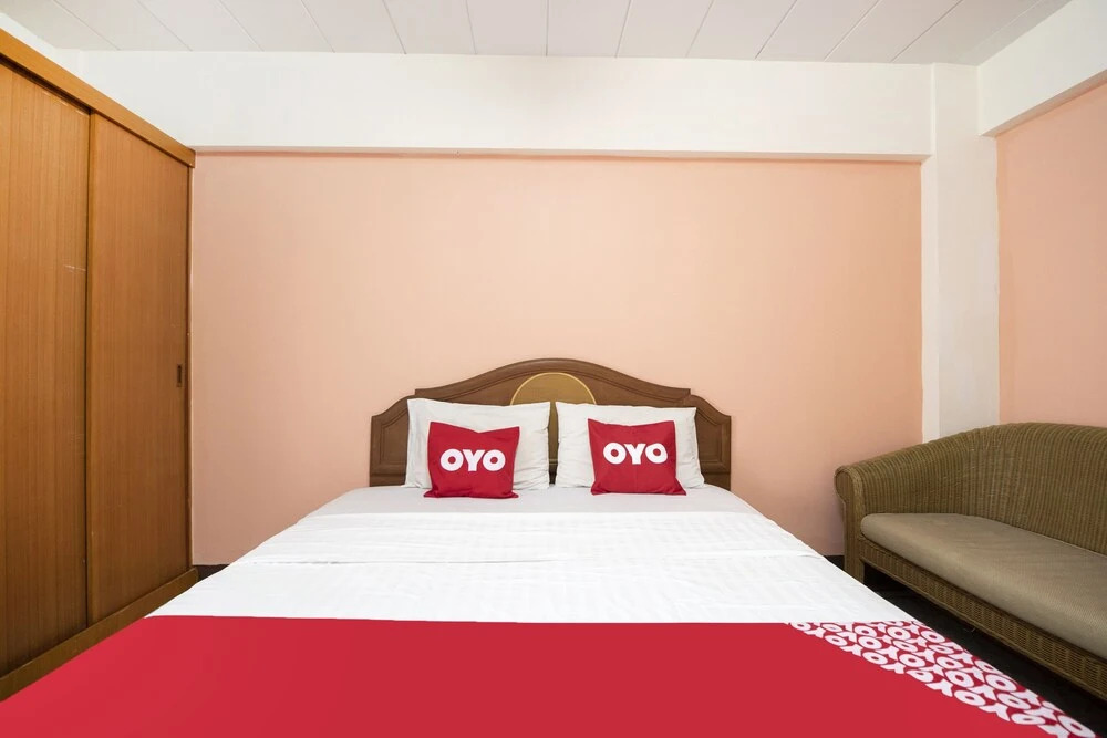 OYO 519 B Min Airport (Vaccinated Staff)
