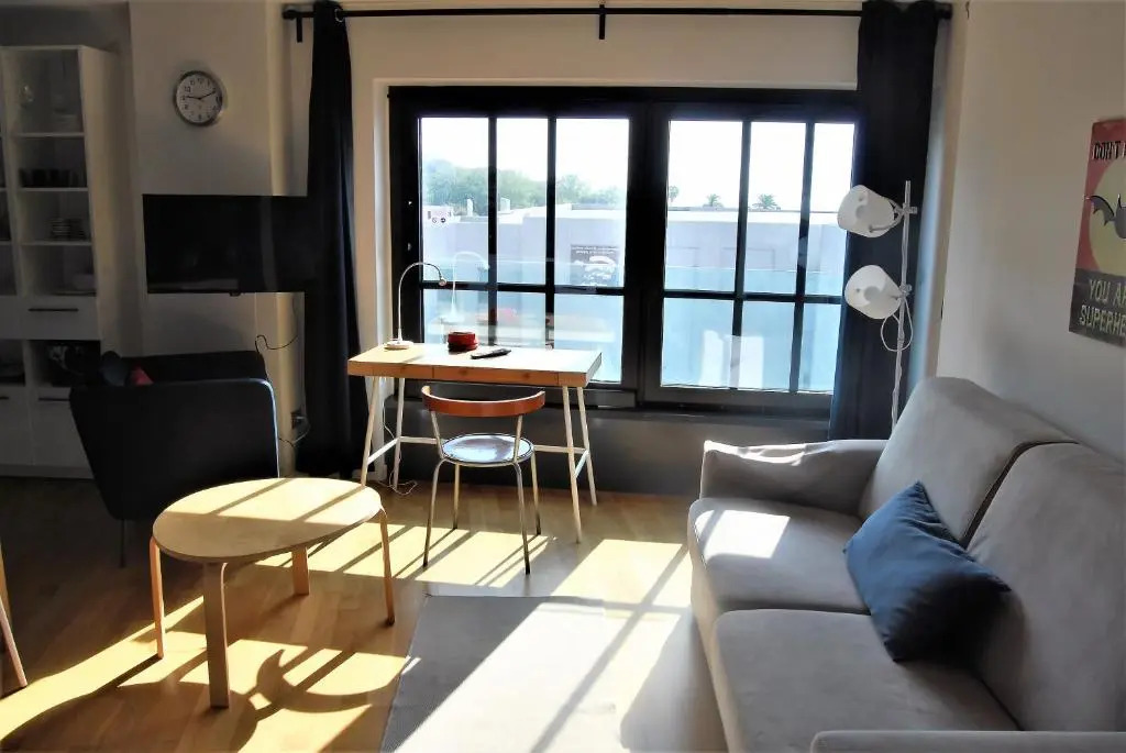Modern & Bright Flat - 2 Min From the Sea