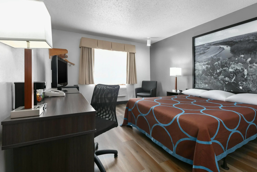 Super 8 by Wyndham Grapevine/DFW Airport Northwest