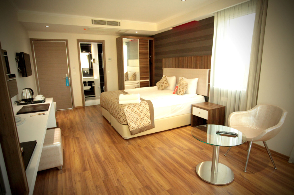 Edis Premier Hotel