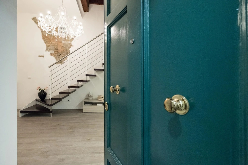 Silver Novella Luxury Apartment