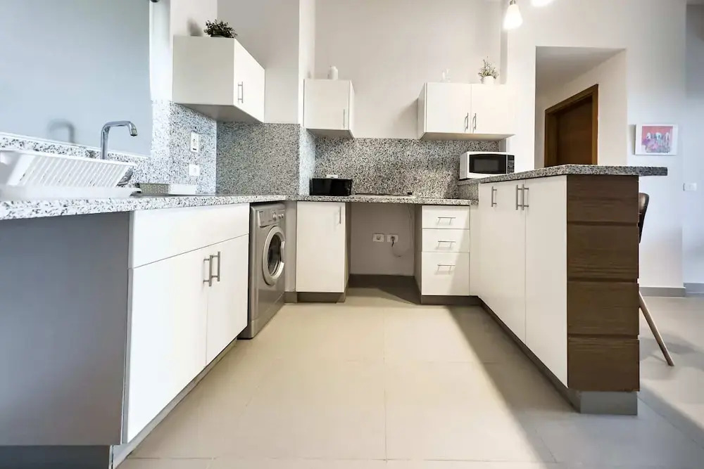 Xuru Stays I The 2bdr Warmhearted Waterside Apt