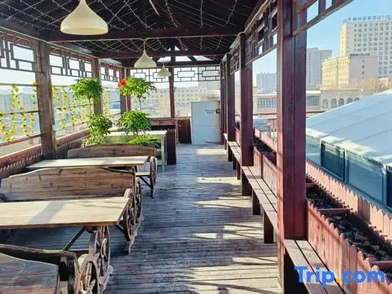Junren Yizhan · Shushu's Boutique Homestay (Kashgar Donghu Park)