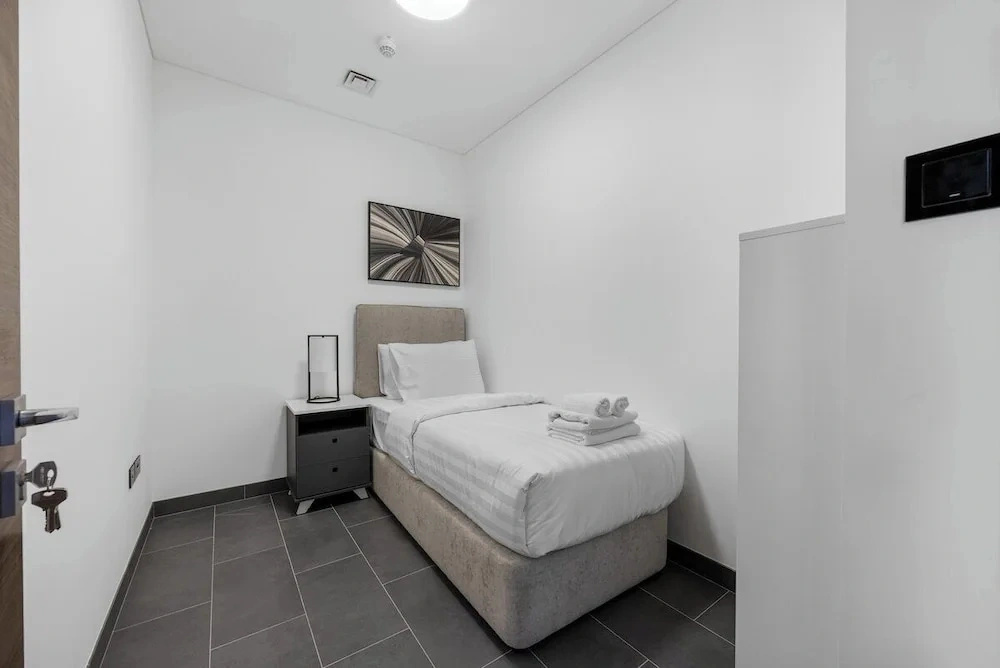 Modern 1BR with Balcony Sobha Hartland