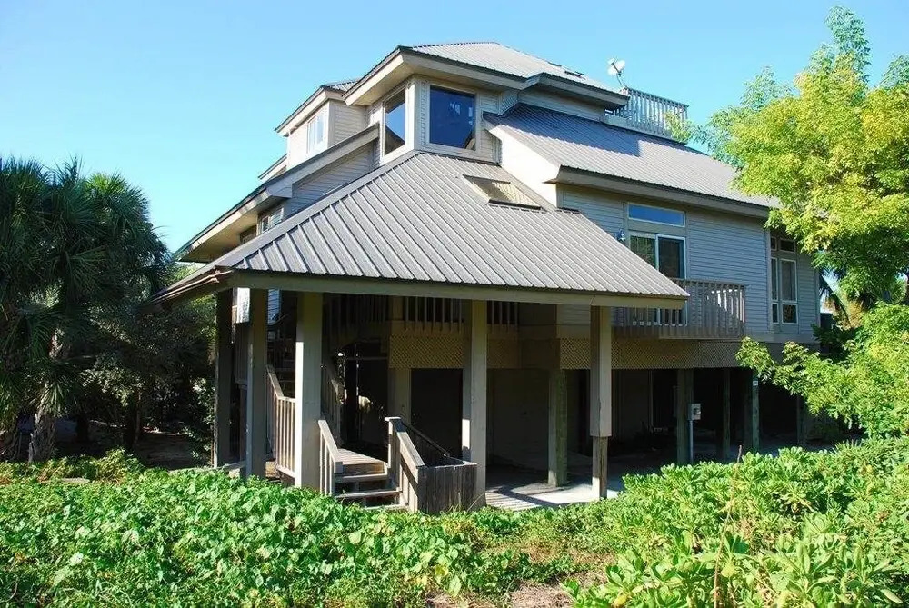 109-Manatee Manor
