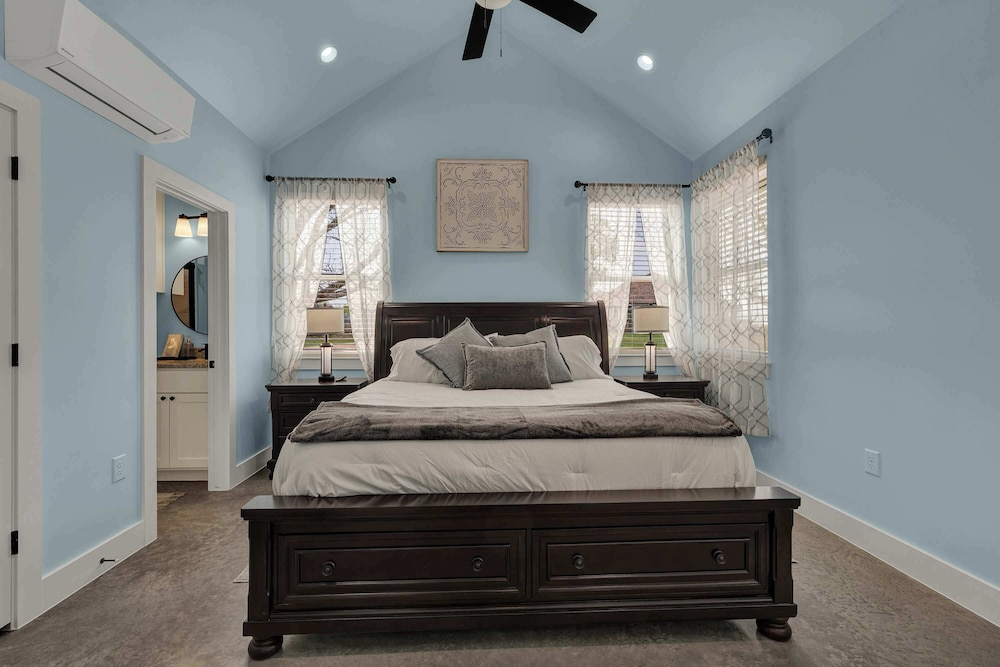 Live Oak Cabins-sleeps 8 W/hot-tubs