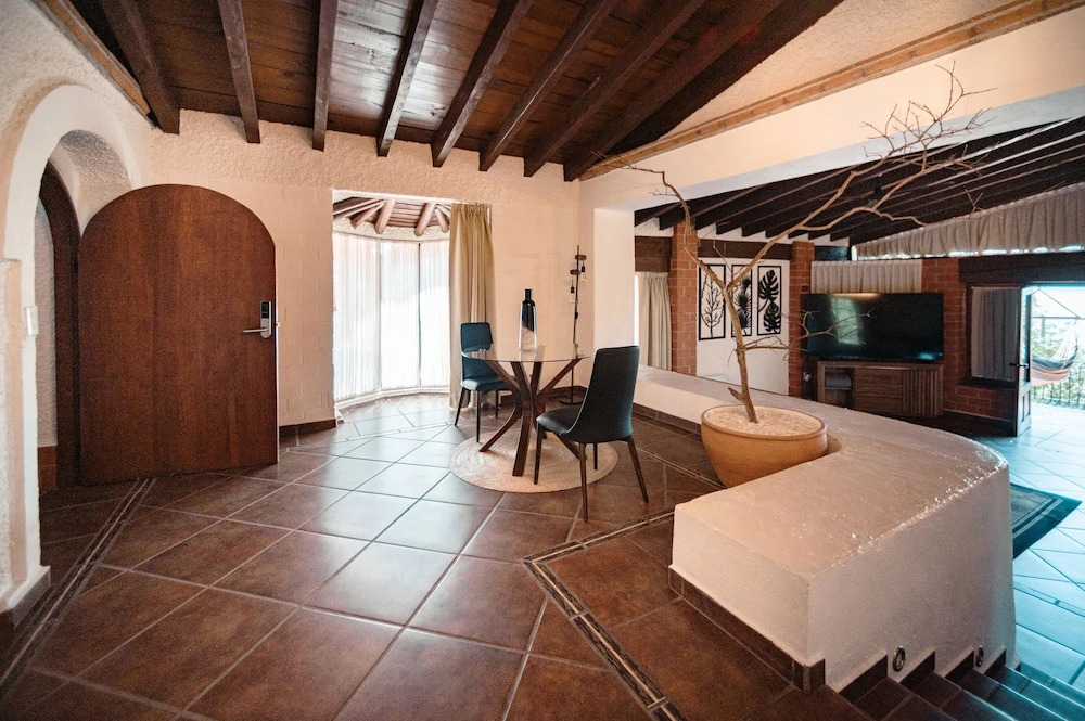 BOTANIQ HOTEL BOUTIQUE