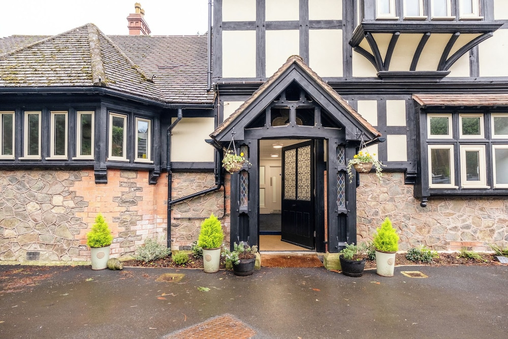 Beautiful 2 Bedroom Apartment in Malvern