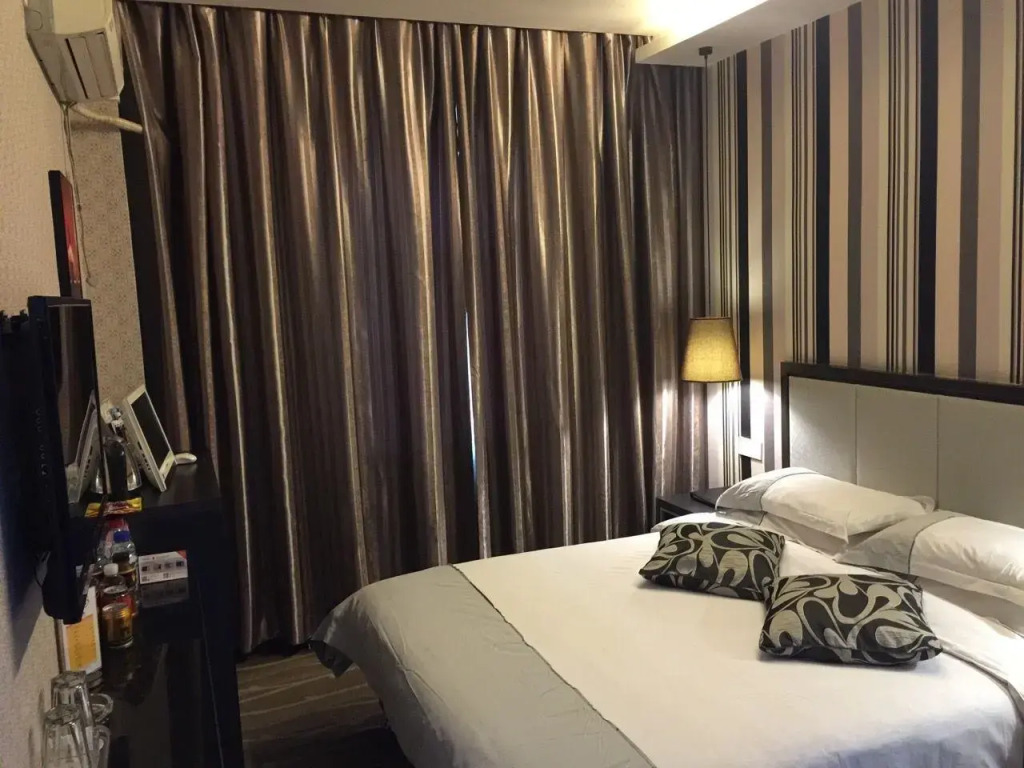 Super 8 Urumqi Yingbin Road