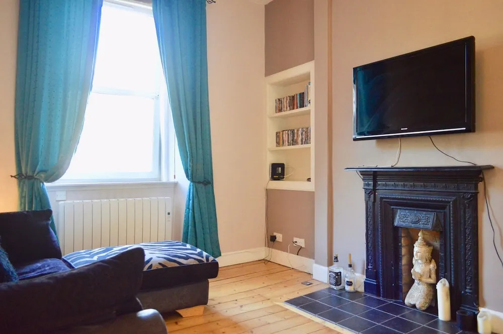 Central 1 Bedroom Flat Sleeps 2
