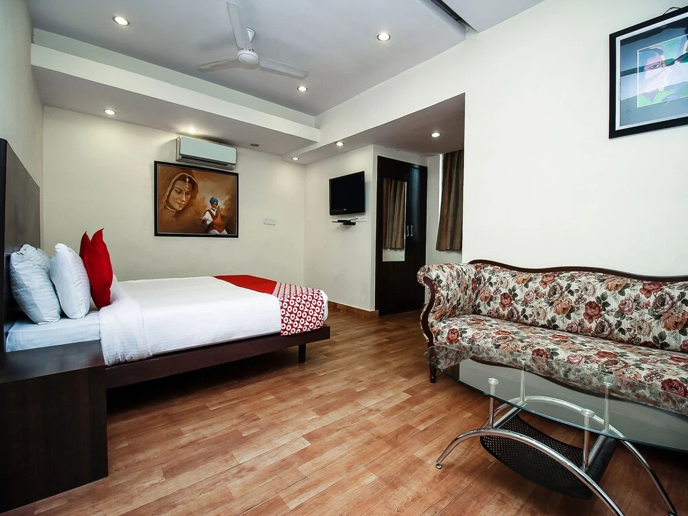 OYO 6894 Hotel White Lily