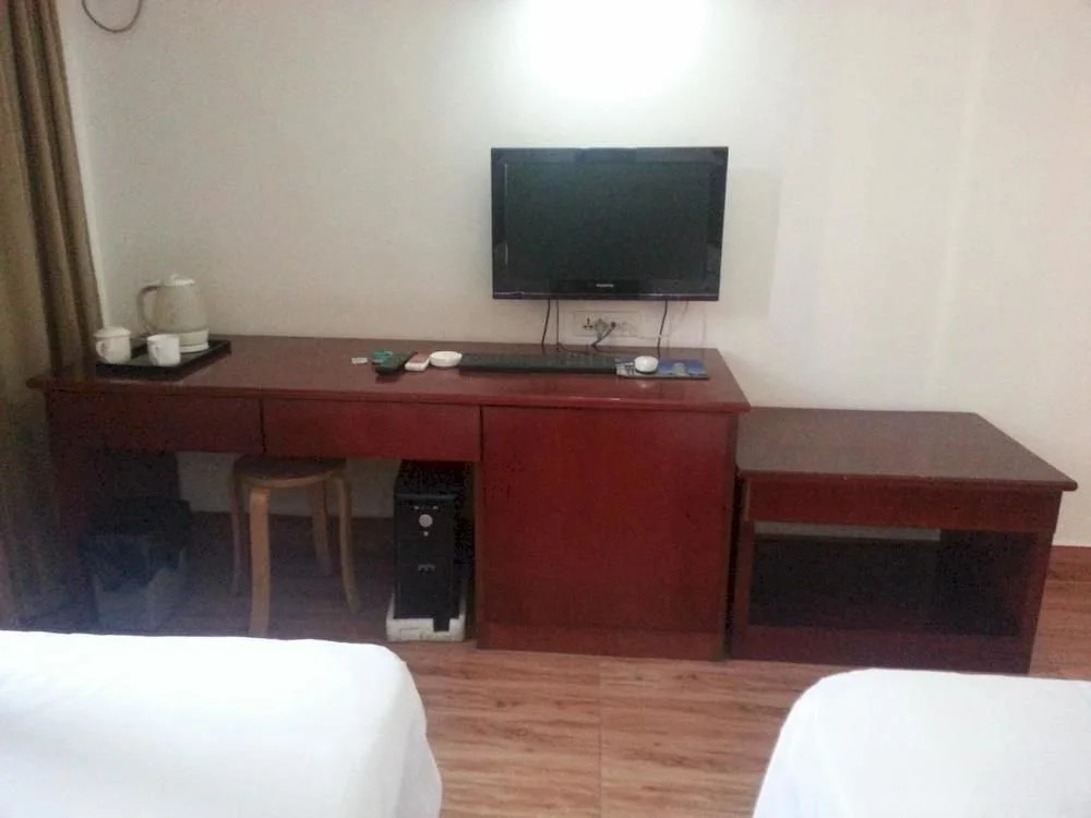 Wuhan Tianlun Holiday Hotel (Panlongcheng Jiahai Industrial Park)(武汉天伦假日宾馆（盘龙城佳海工业园店）)