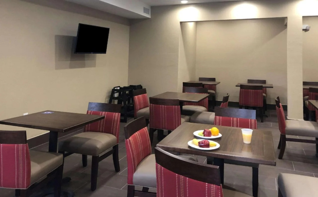 Comfort Inn & Suites Orange County John Wayne Airport