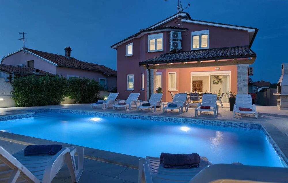 Amazing Home In Stinjan