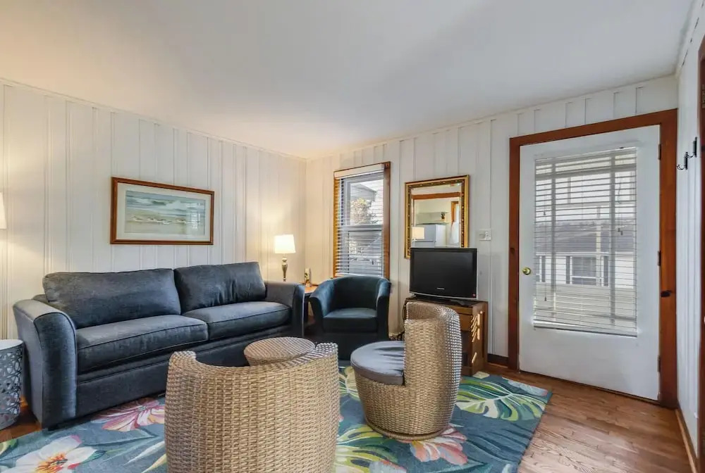 Hickman Street 103 APT 1 1ST Floor