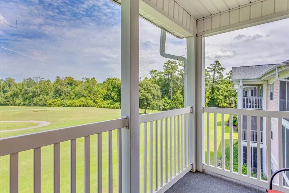 Screened Porch & Community Perks: Myrtle Beach Gem
