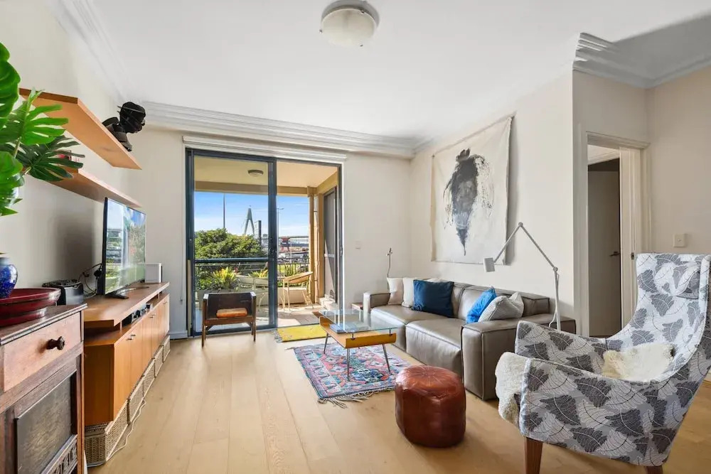 Elegant Stay in Balmain With Pool Access