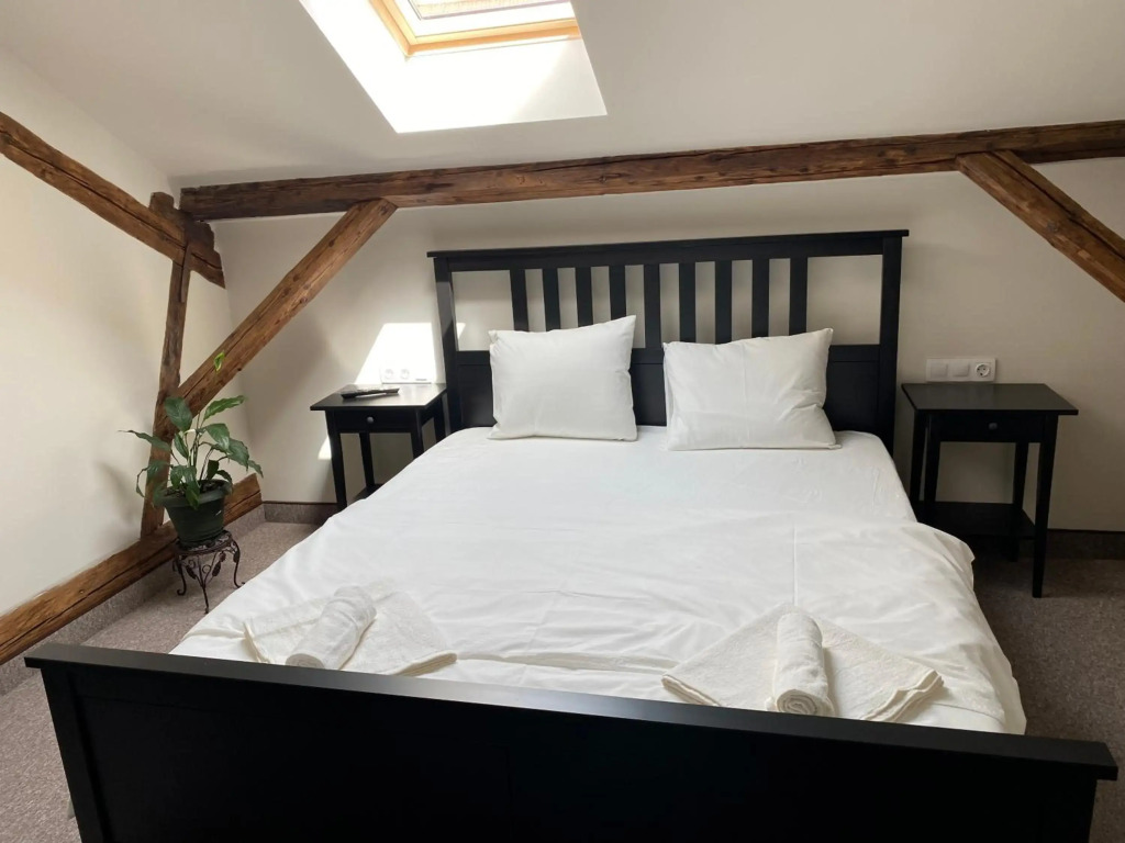Theater Guesthouse with Parking
