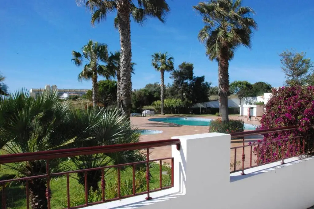 Great 2 bedroom apartment with communal pool