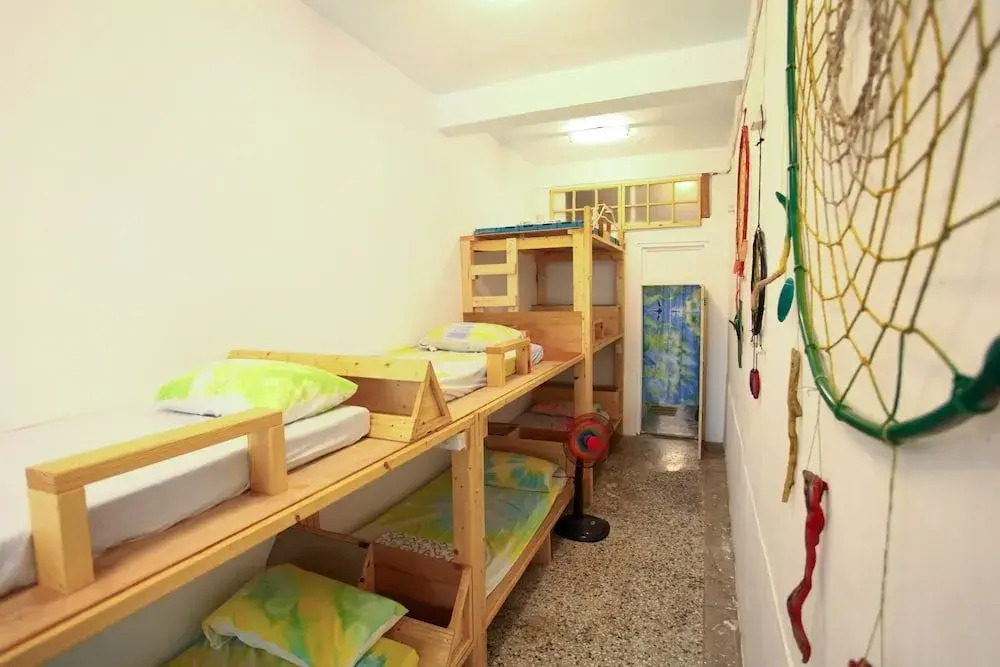 Wave Elephant Backpacker Hostel