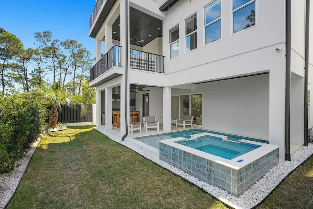 7 Bedroom Serentiy Sands Cottage with Heated Pool and Spa