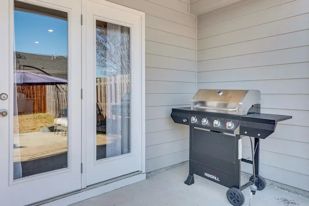 Near Atl! Spacious Townhome w/ Patio & WFH Setup