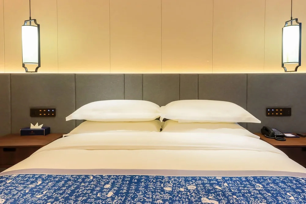 Yun-Ray Phoenix Hotel