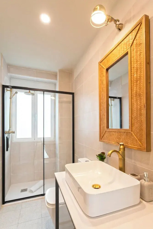 Wonderful 5-bedroom Apart in Granada. Recogidas II