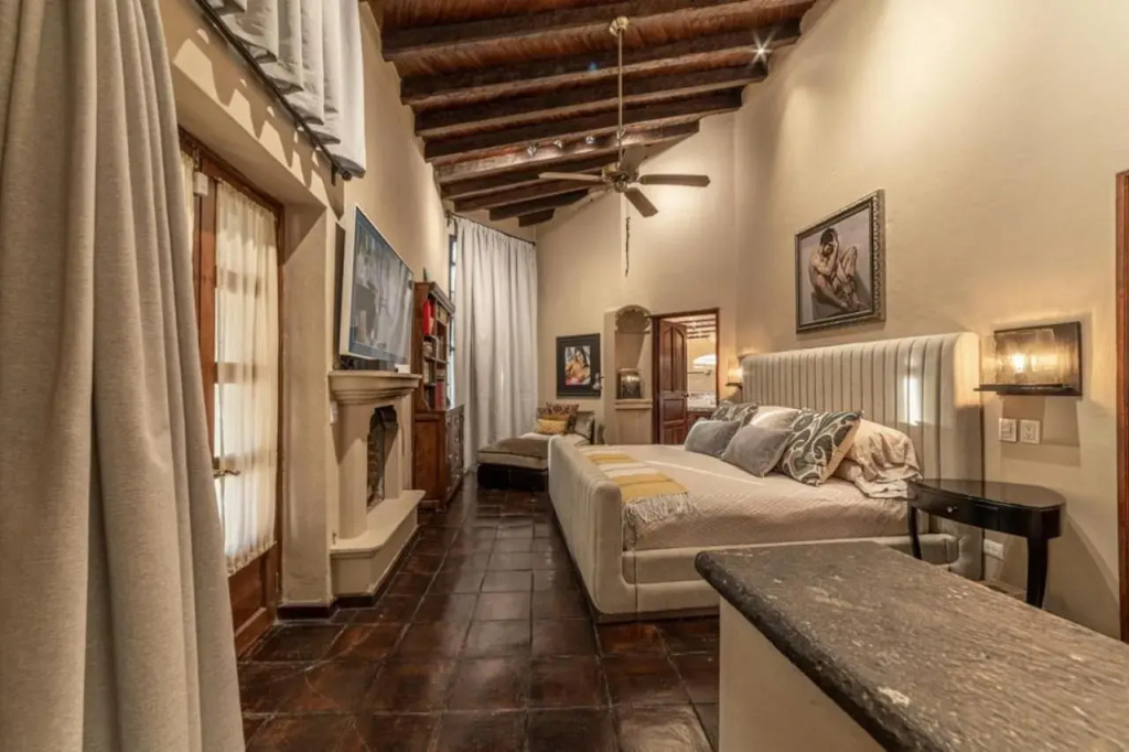 Centro Historico Home Overlooks the Parroquia