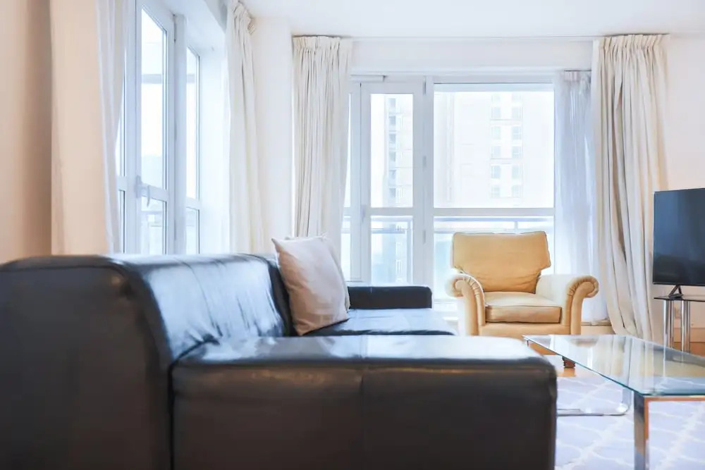 2 Bedroom Apartment With Stunning Views of Canary Wharf