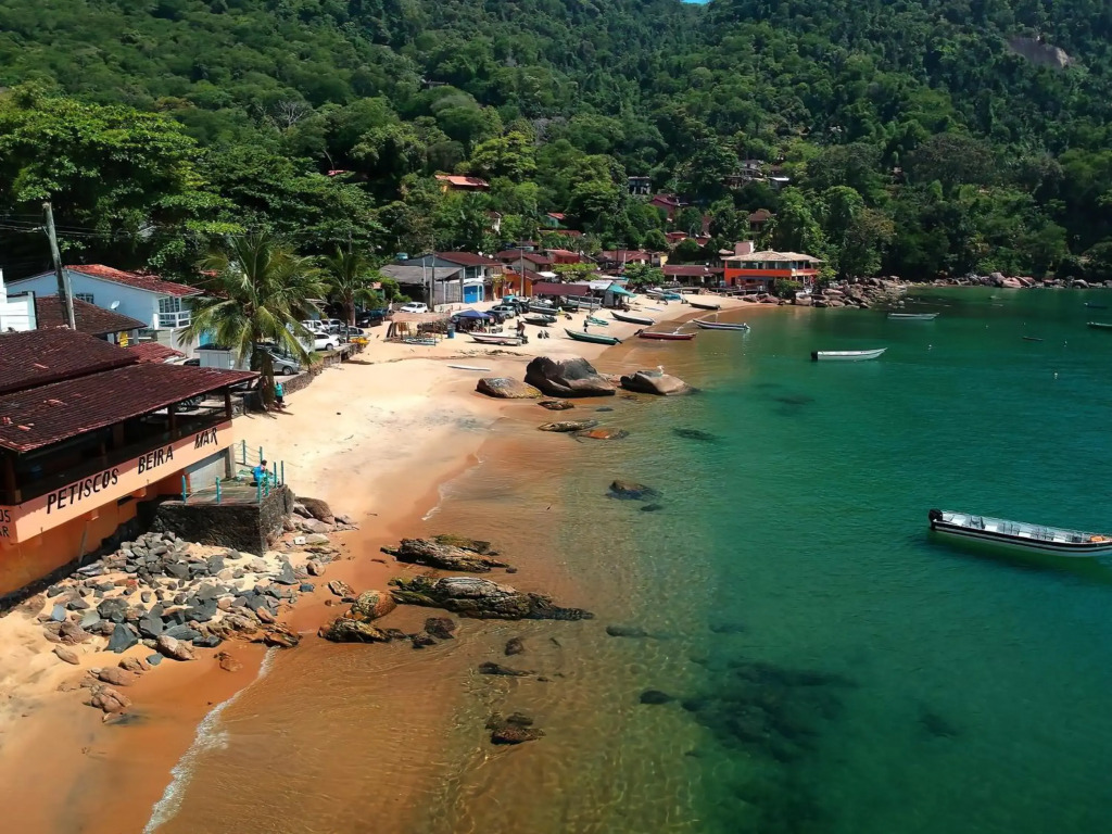Residencial Picinguaba "Pé na Areia - 60m da Praia"