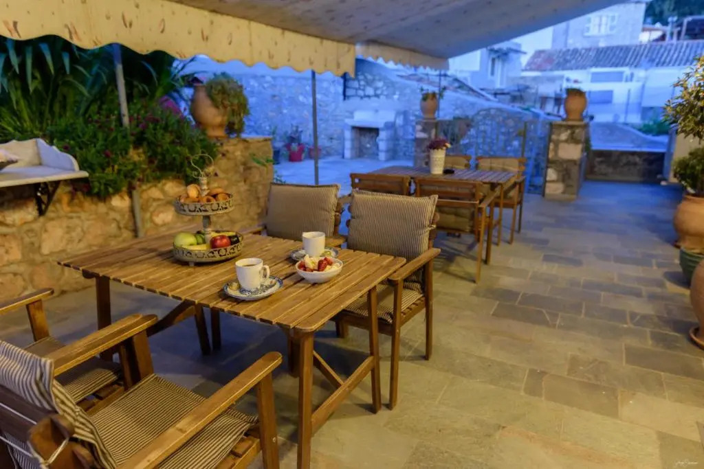 Athina Guesthouse