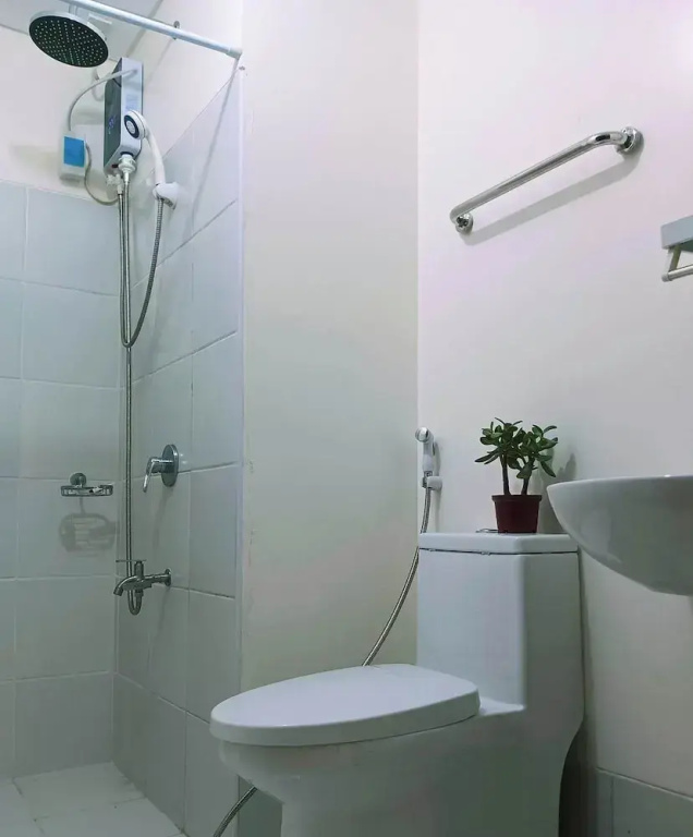 2BR/Pioneer Woodland connected to Metro Rail Station SM Light Boni Mandaluyong Manila Philippines