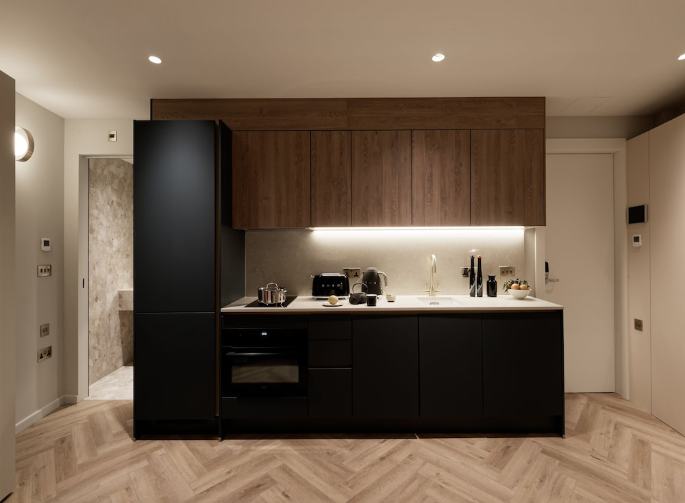 Notting Hill Studios by DMONTRIO