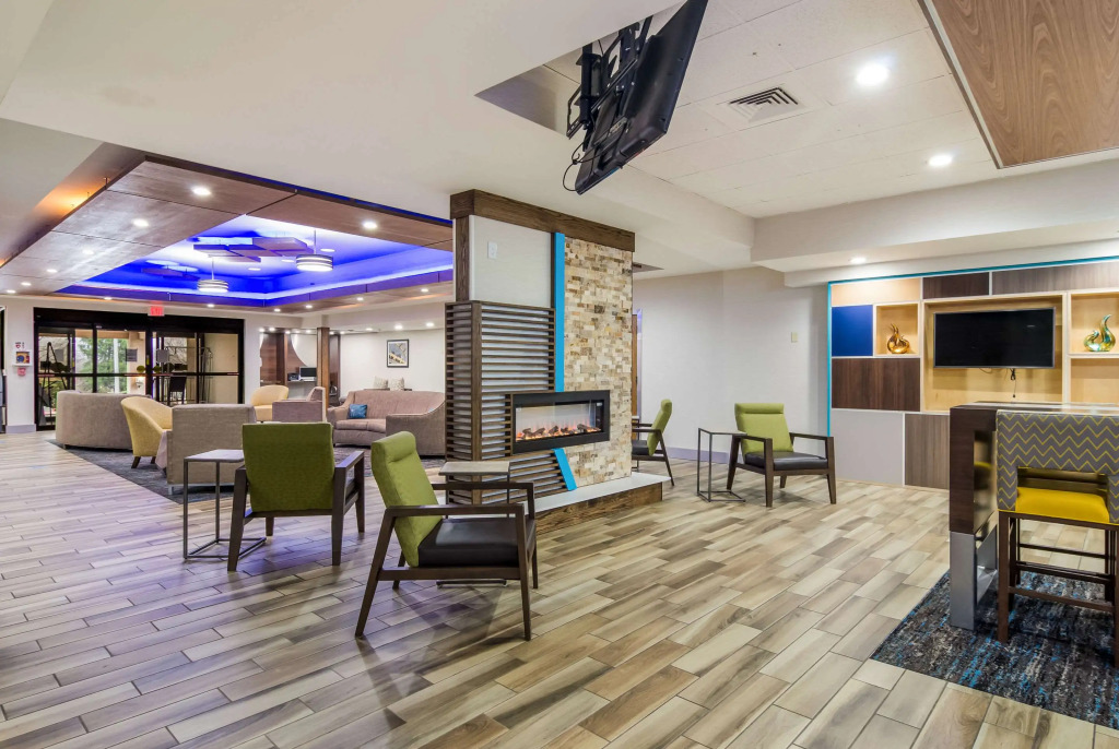 Comfort Inn & Suites Pittsburgh Fox Chapel