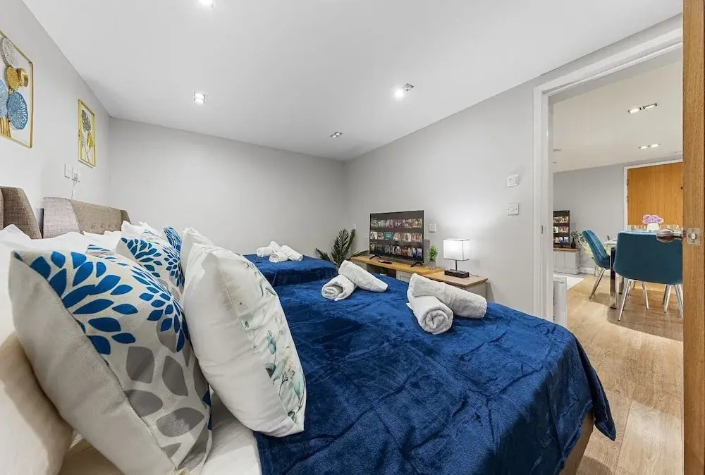 Modern Battersea Suite - London City Retreat