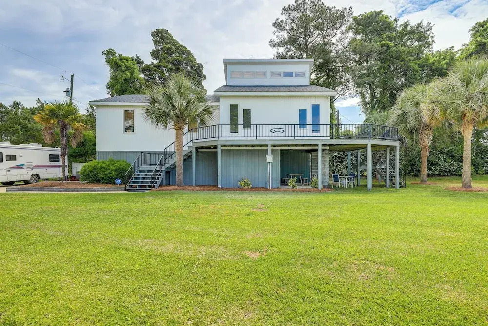 New Bern Home w/ Water View ~ 6 Mi to Downtown!