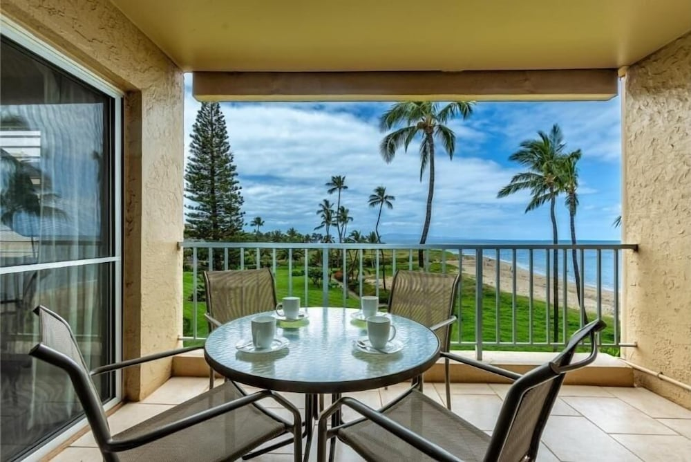 Menehune Shores #423 2 Bedroom Condo by RedAwning