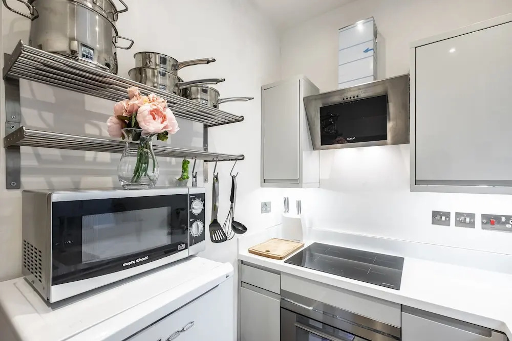 Bright Warwick Chambers Apartment - JPL