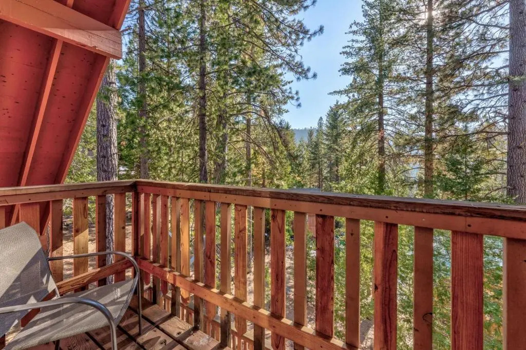 Hutchings Cabin & Apt