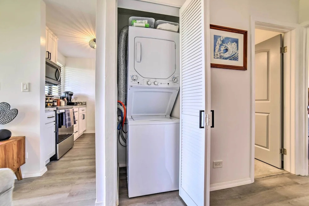 Modern & Cozy Condo Near Beaches w/ Coastal Views