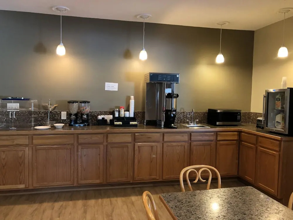 Sky Lodge Inn & Suites - Delavan