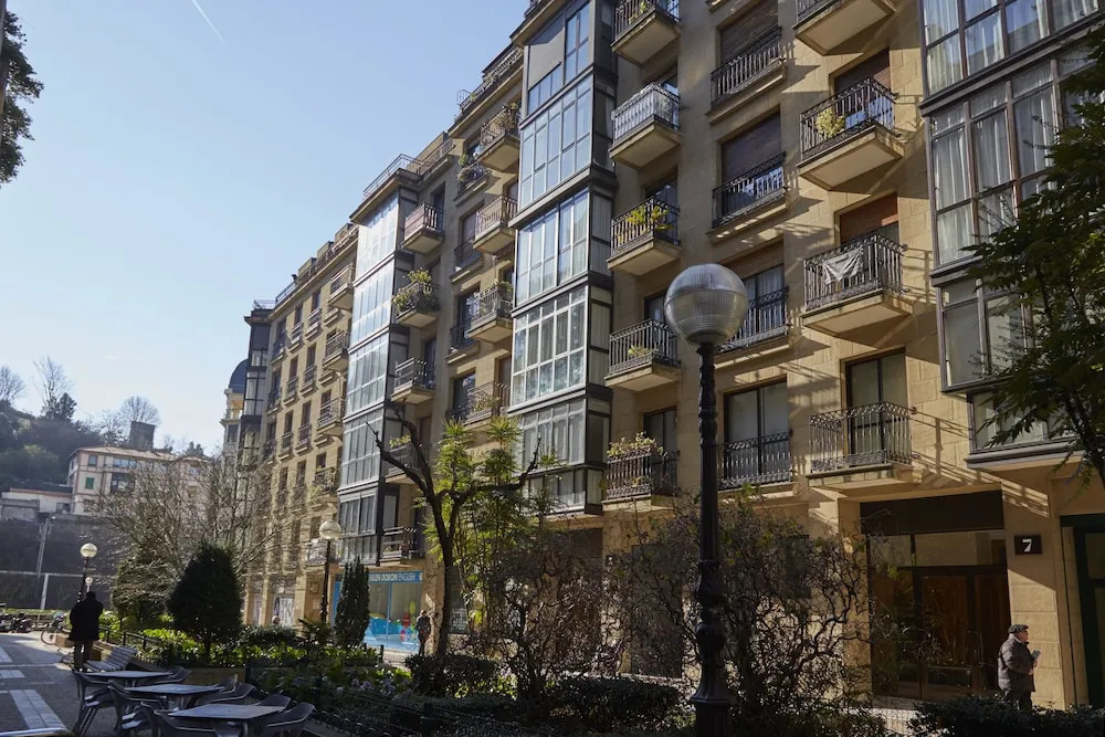 Zurriola Jazz Apartment by FeelFree Rentals